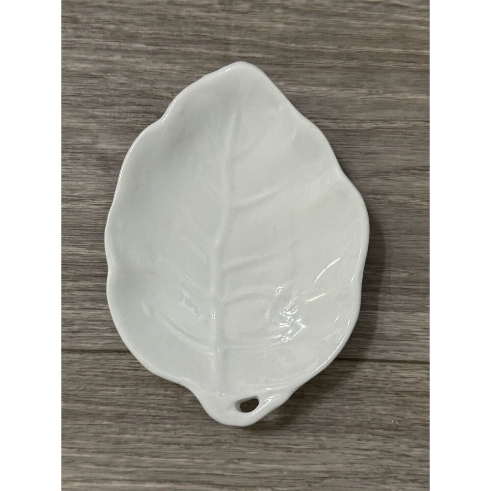 🍃3D Lillian Vernon 6" x 4" White Leaf Soap Dish, Trinket VINTAGE 1987 Botanical